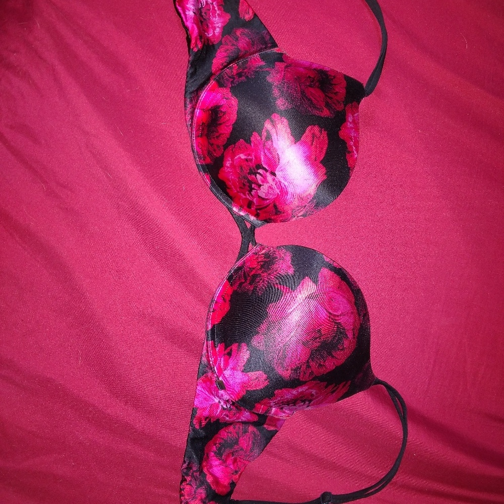Victoria's secret very sexy bra 34DD